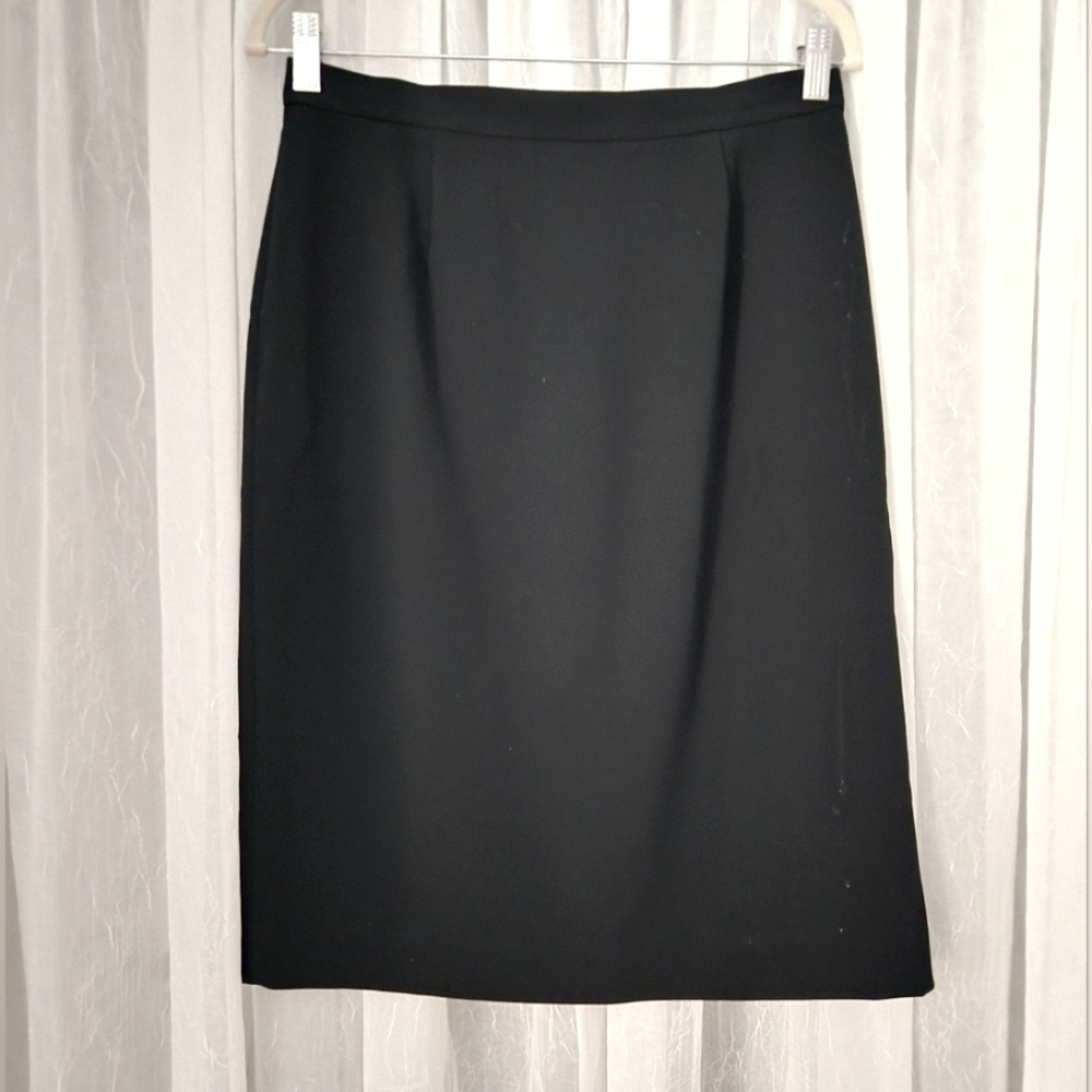 Jones NY Black Fully Lined Skirt, Back Zip; Button Closure; Size 10. EUC